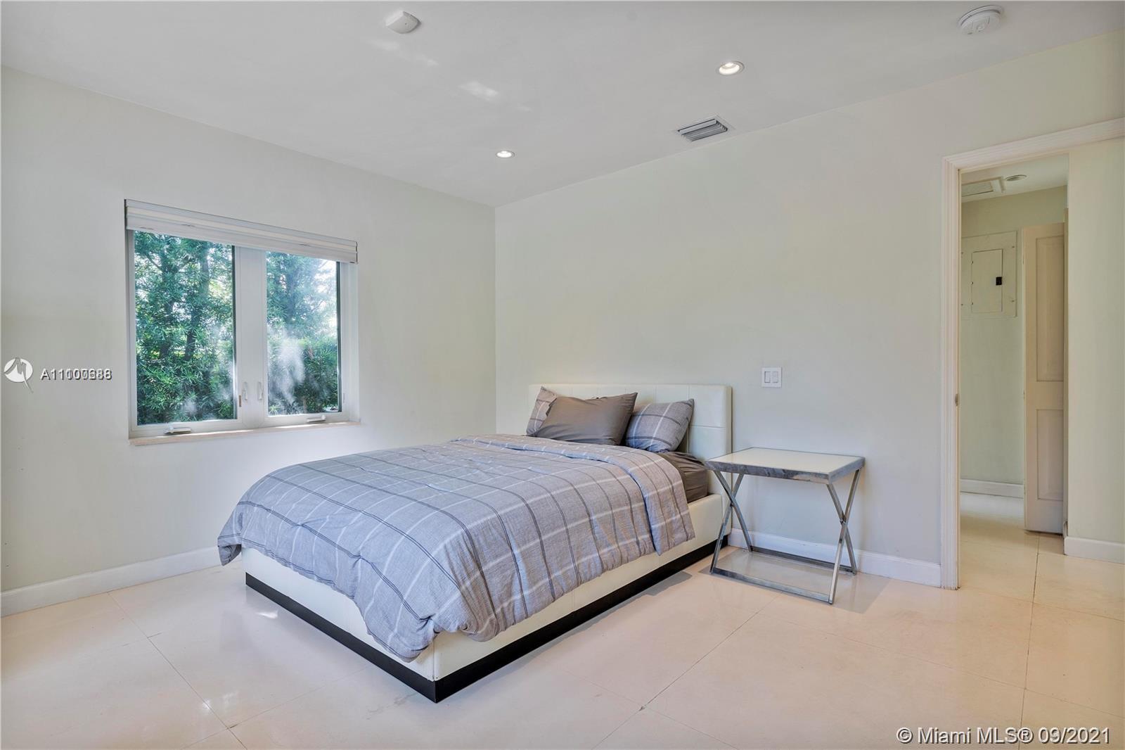 LA GORCE GOLF SUB - Residential Lease