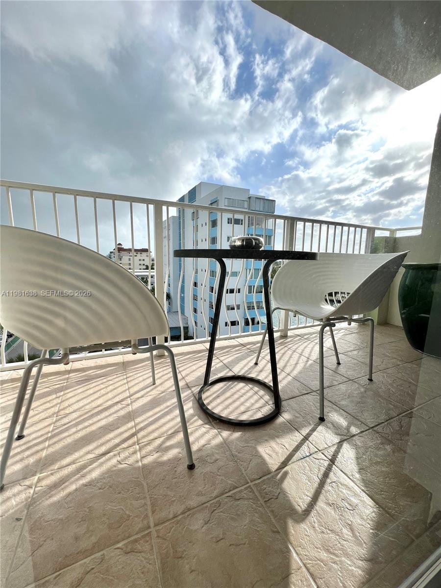 ISLAND POINTE CONDO - Residential