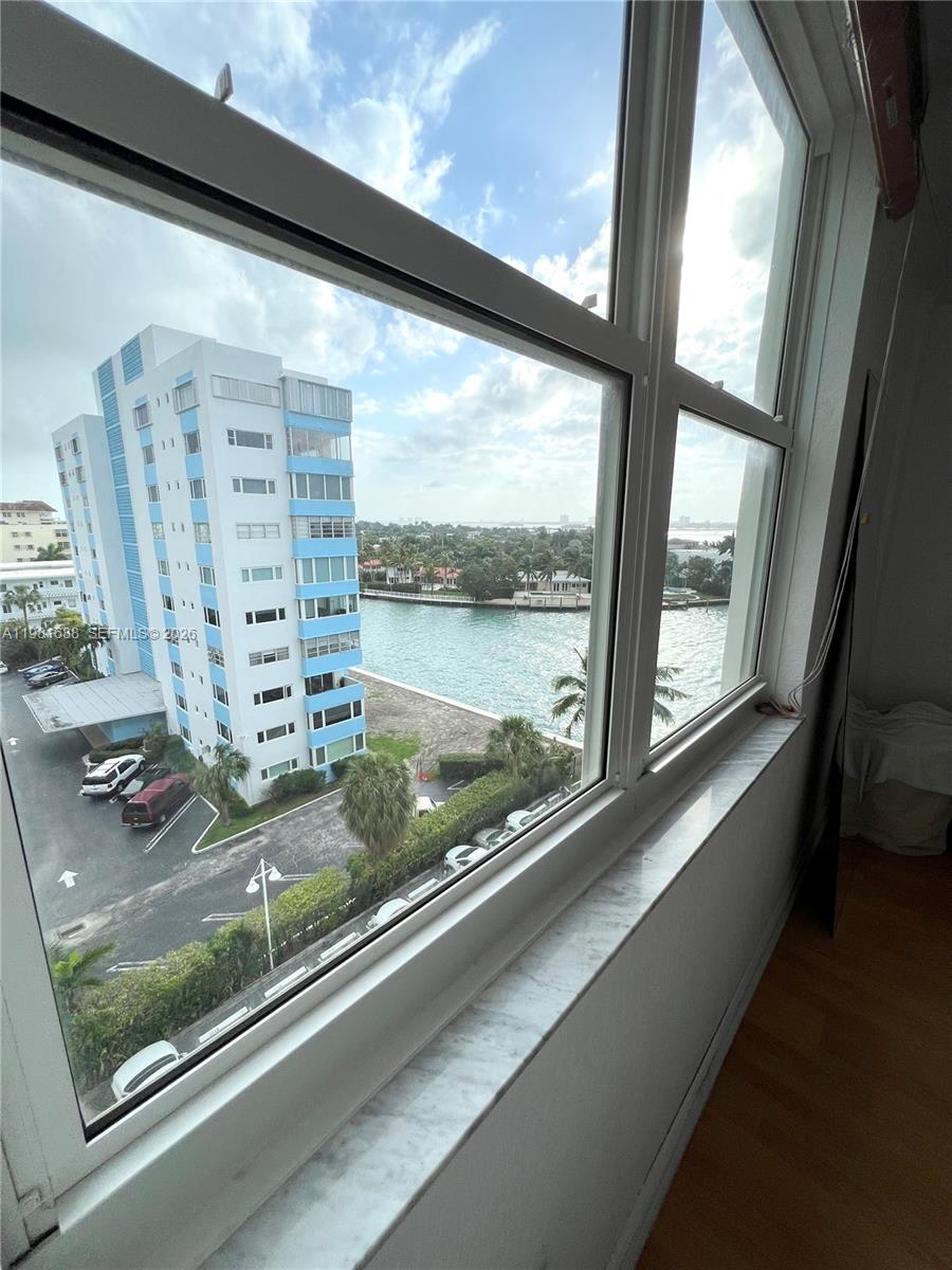 ISLAND POINTE CONDO - Residential