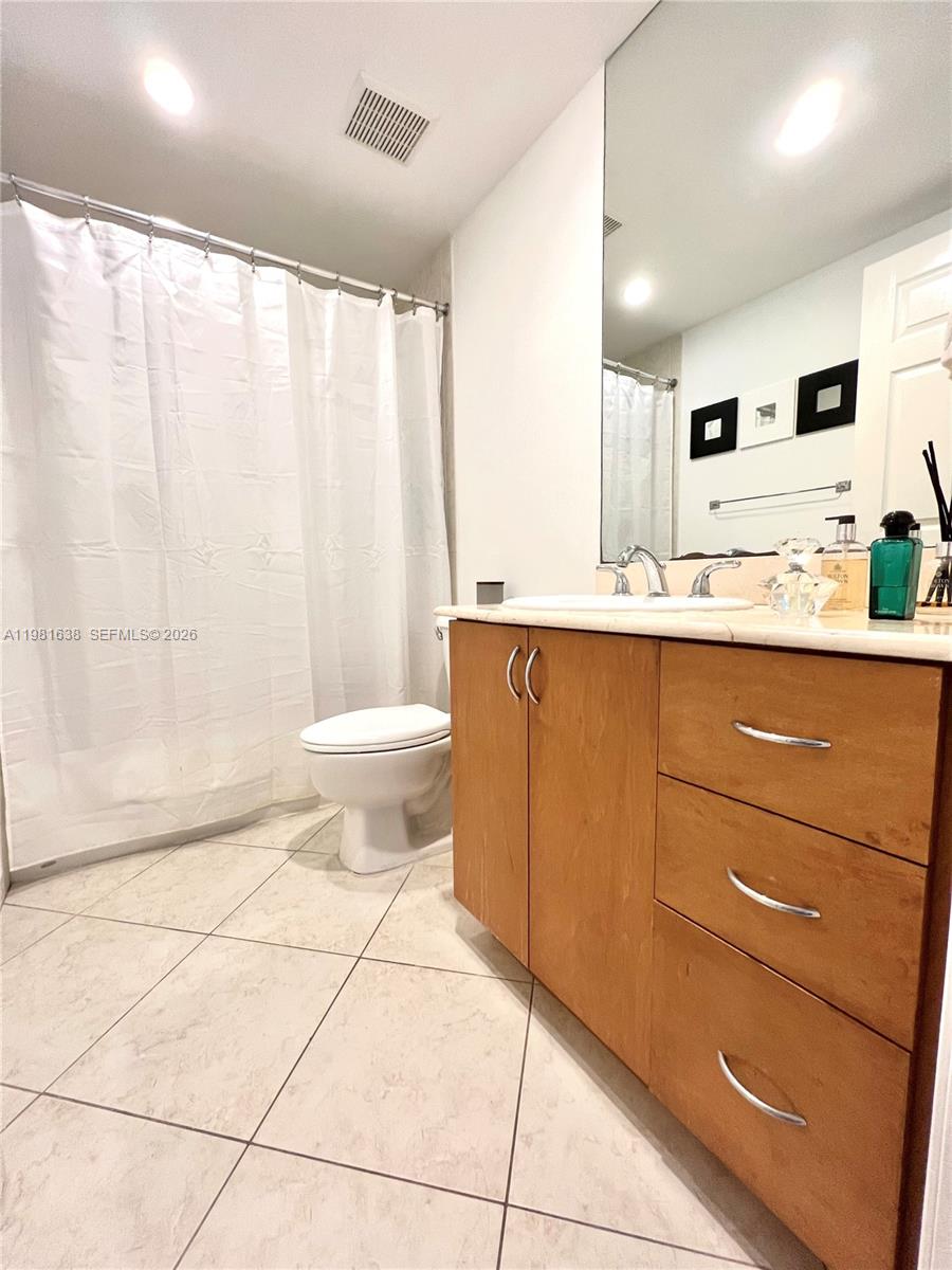 ISLAND POINTE CONDO - Residential