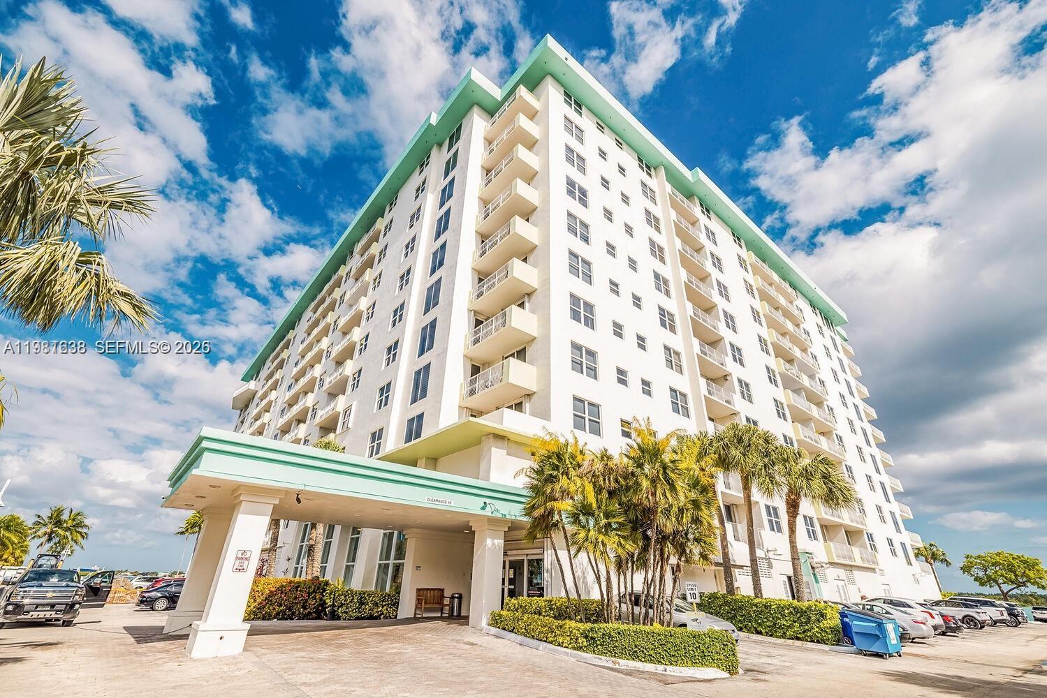ISLAND POINTE CONDO - Residential