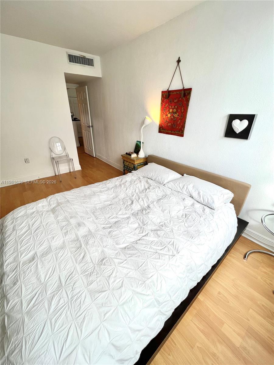 ISLAND POINTE CONDO - Residential