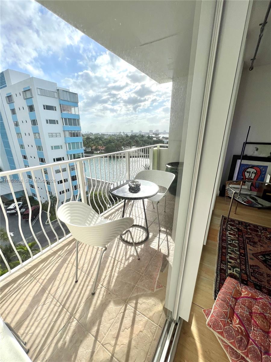 ISLAND POINTE CONDO - Residential