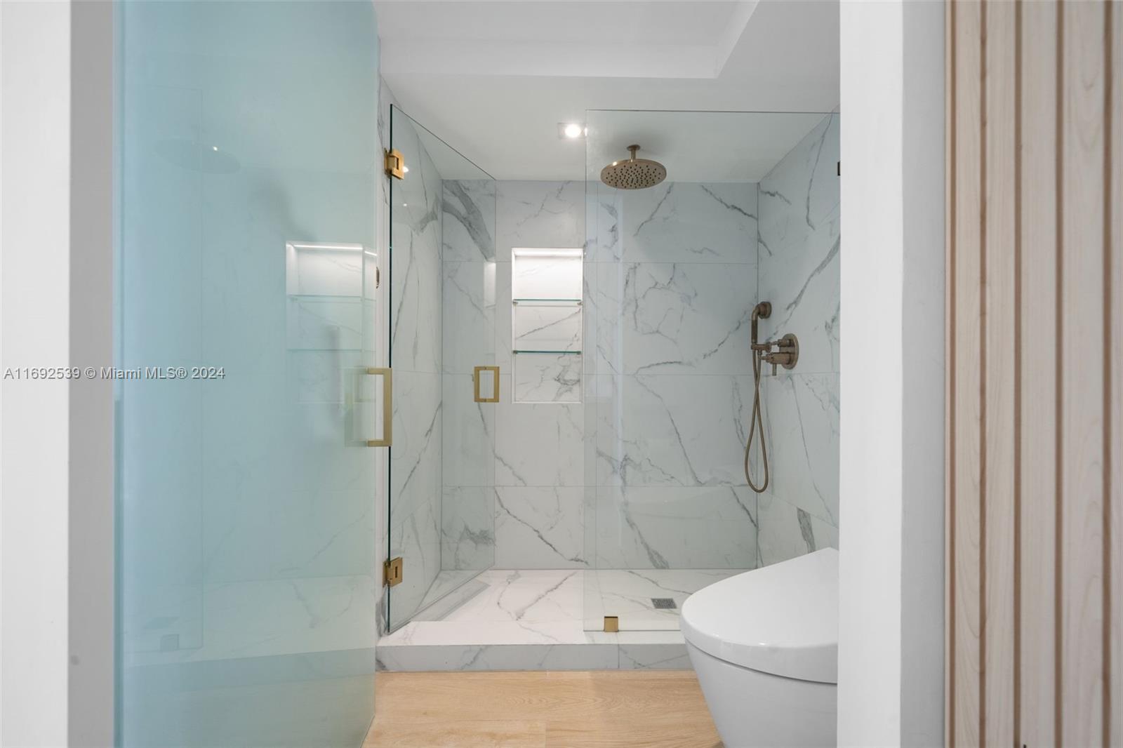 TRUMP ROYALE CONDO - Residential