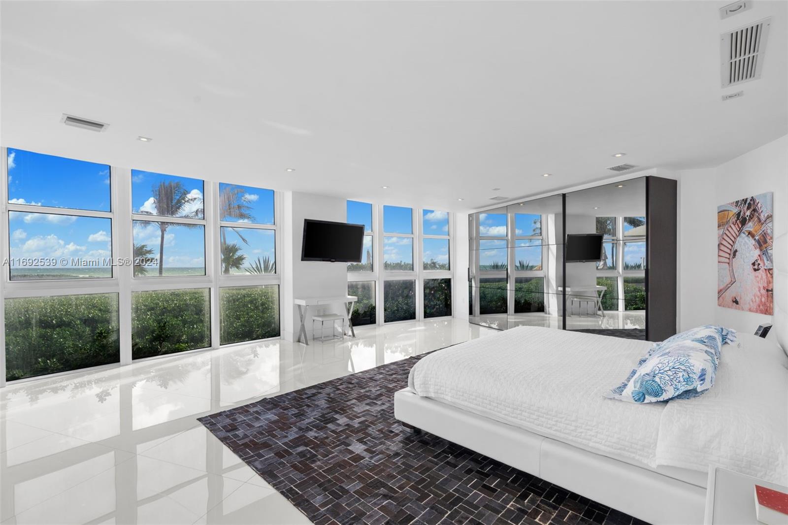 TRUMP ROYALE CONDO - Residential