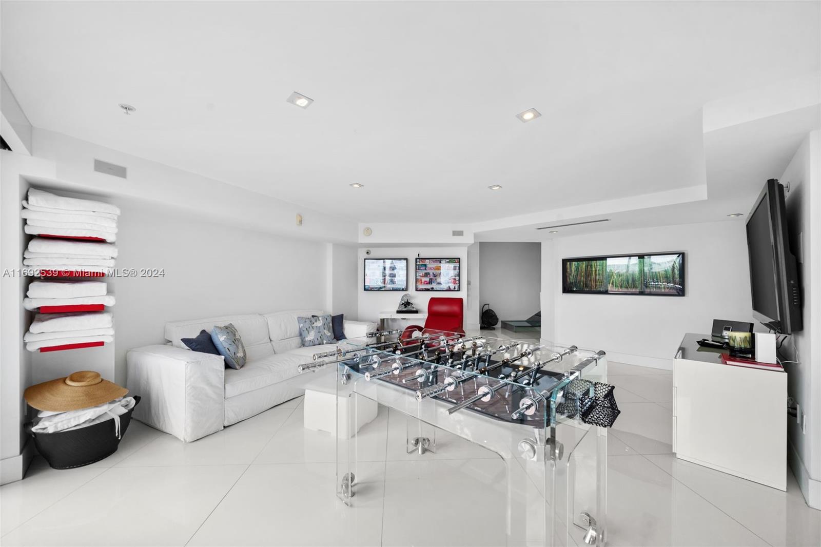 TRUMP ROYALE CONDO - Residential
