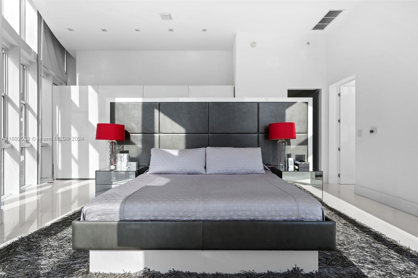 TRUMP ROYALE CONDO - Residential
