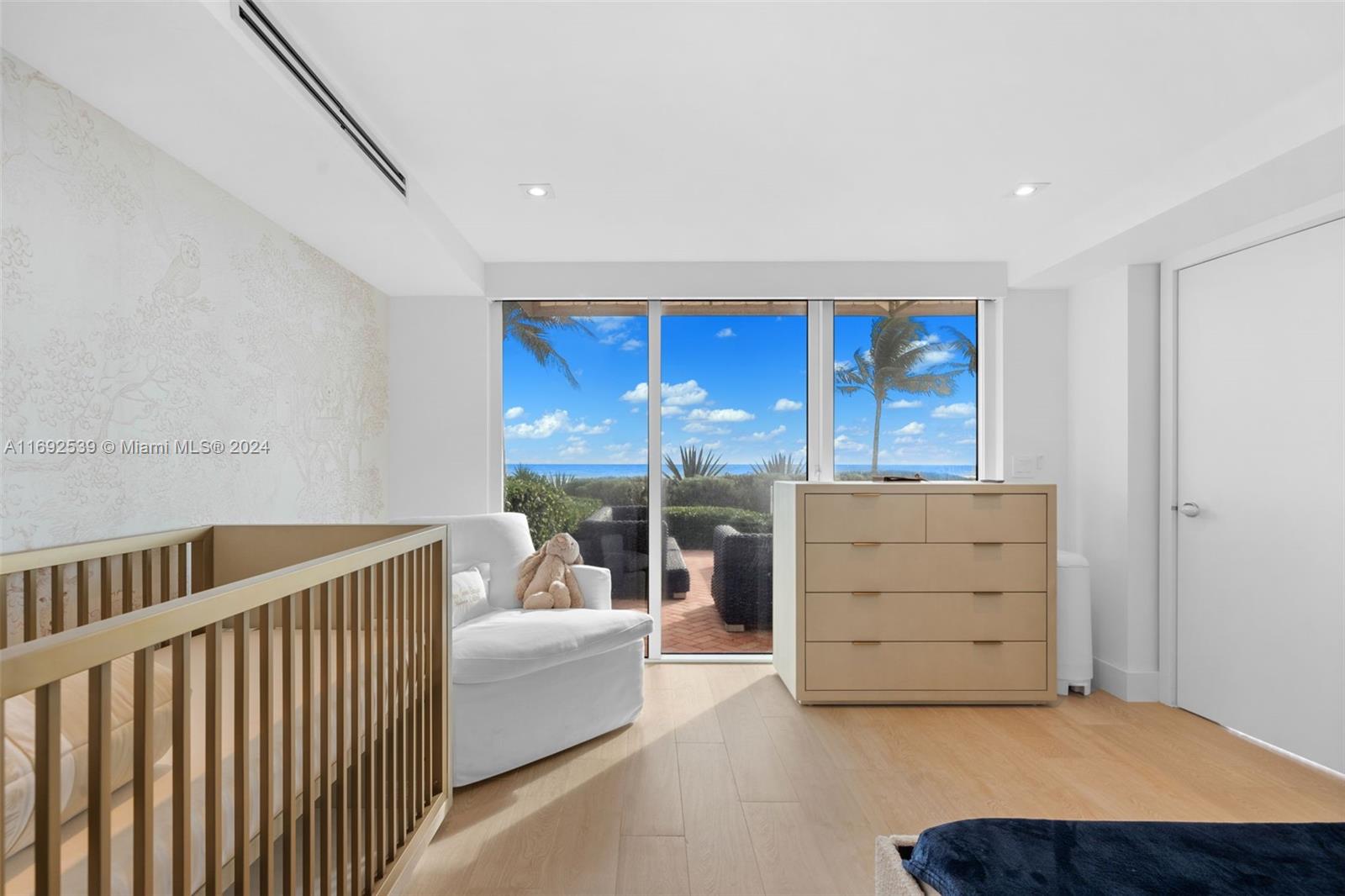 TRUMP ROYALE CONDO - Residential