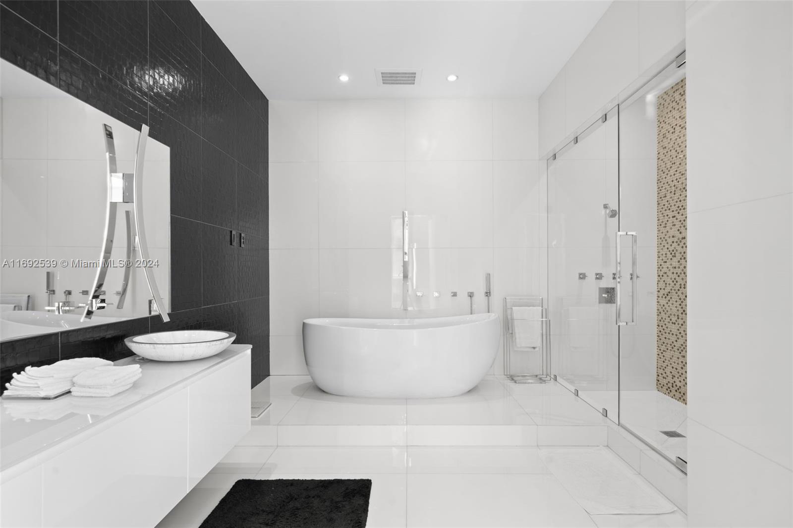 TRUMP ROYALE CONDO - Residential