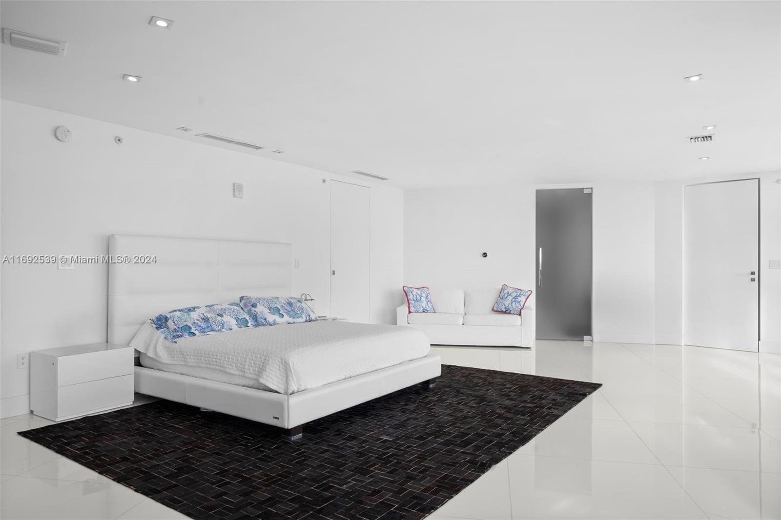 TRUMP ROYALE CONDO - Residential