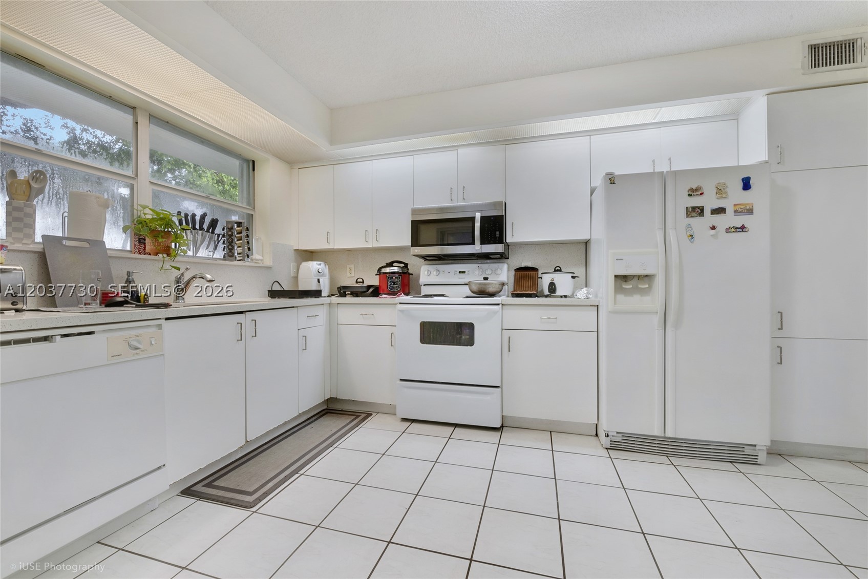 KEYS GATE CONDO NO ONE - Residential Lease