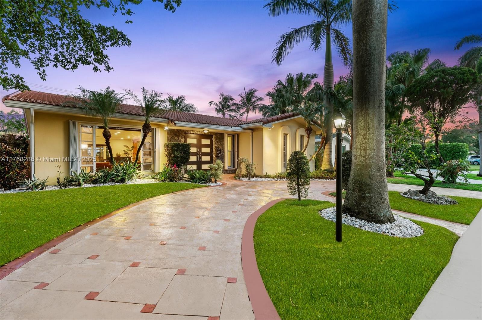 HOLLYWOOD HOMESITES HIGH - Residential