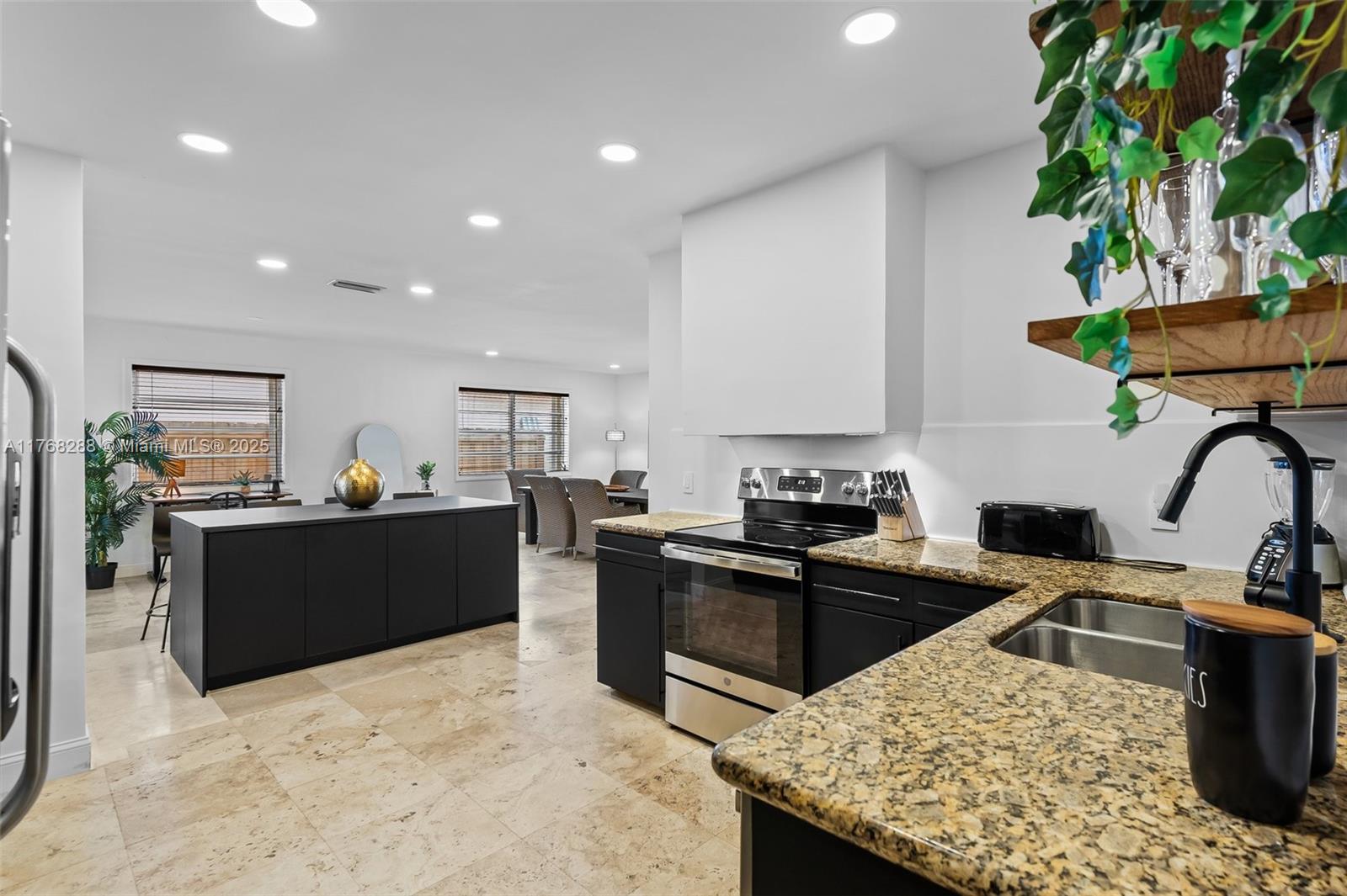 HOLLYWOOD HOMESITES HIGH - Residential