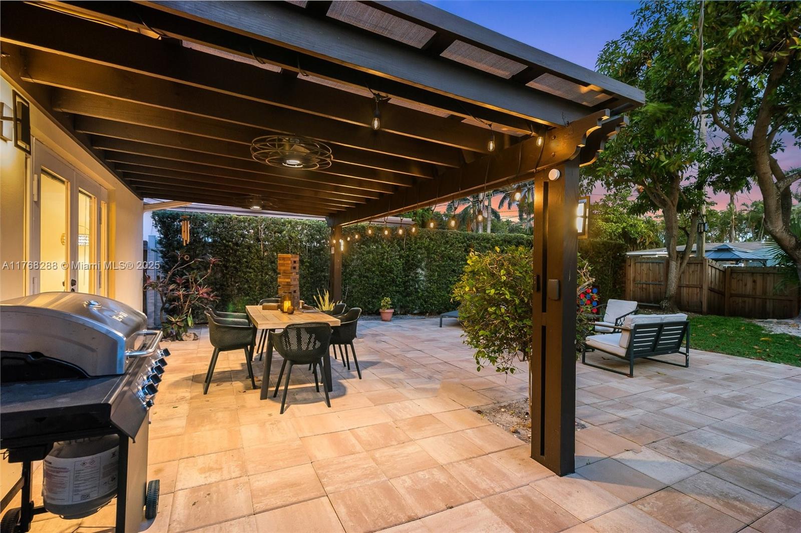 HOLLYWOOD HOMESITES HIGH - Residential