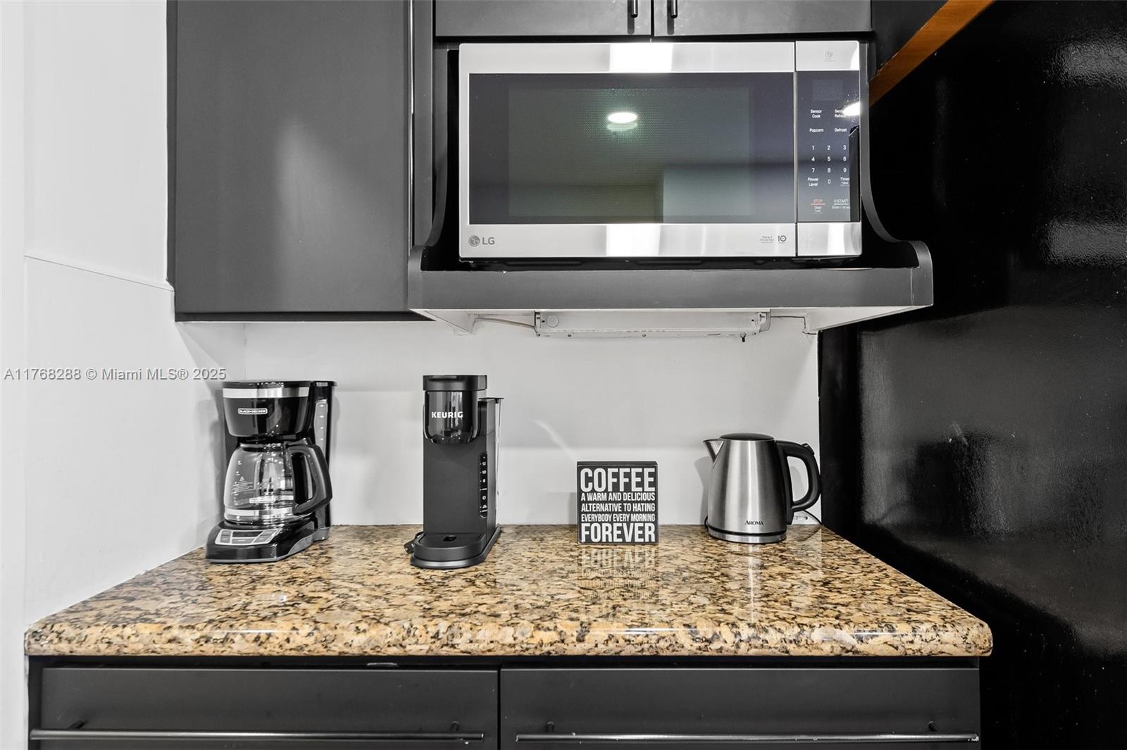 HOLLYWOOD HOMESITES HIGH - Residential