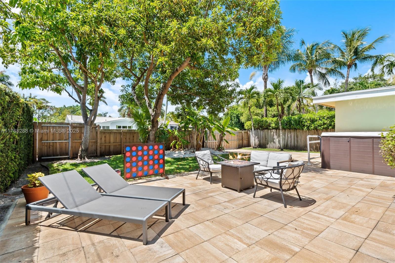 HOLLYWOOD HOMESITES HIGH - Residential