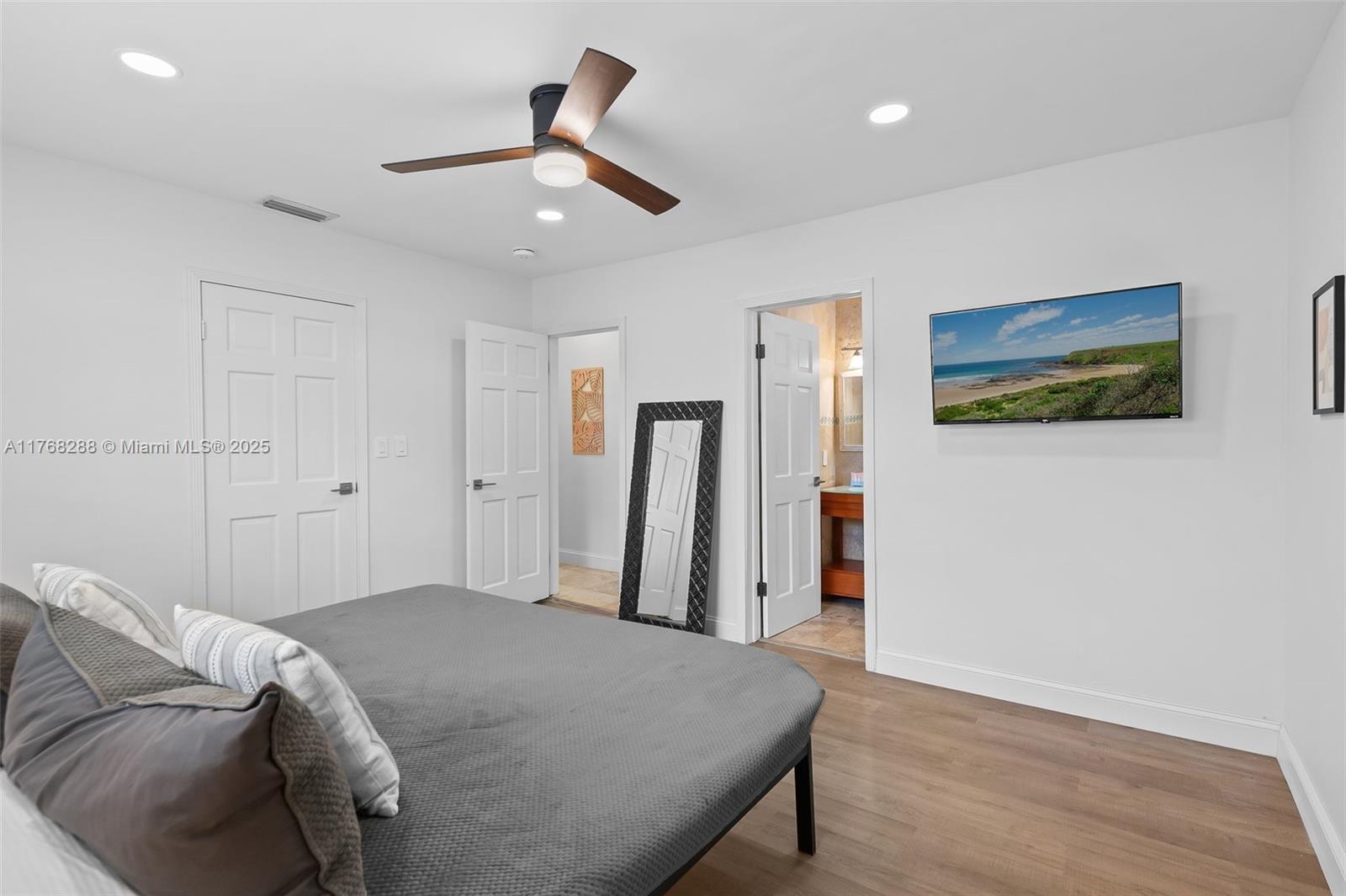 HOLLYWOOD HOMESITES HIGH - Residential