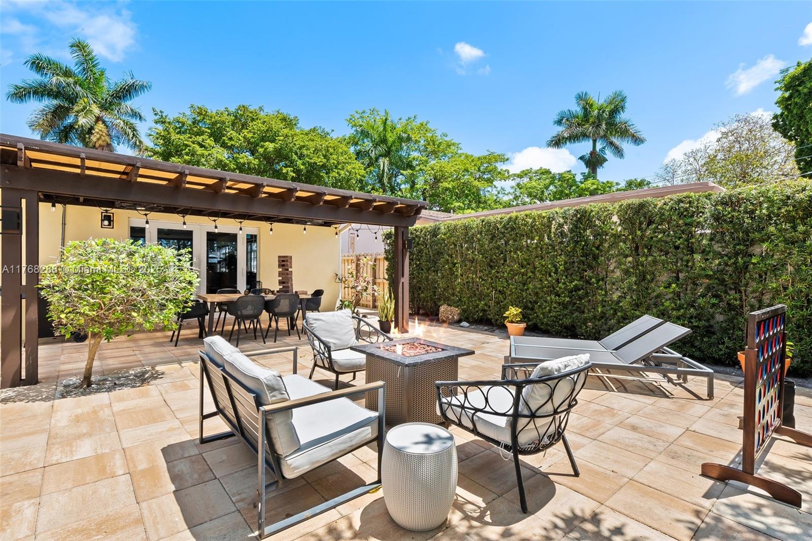HOLLYWOOD HOMESITES HIGH - Residential