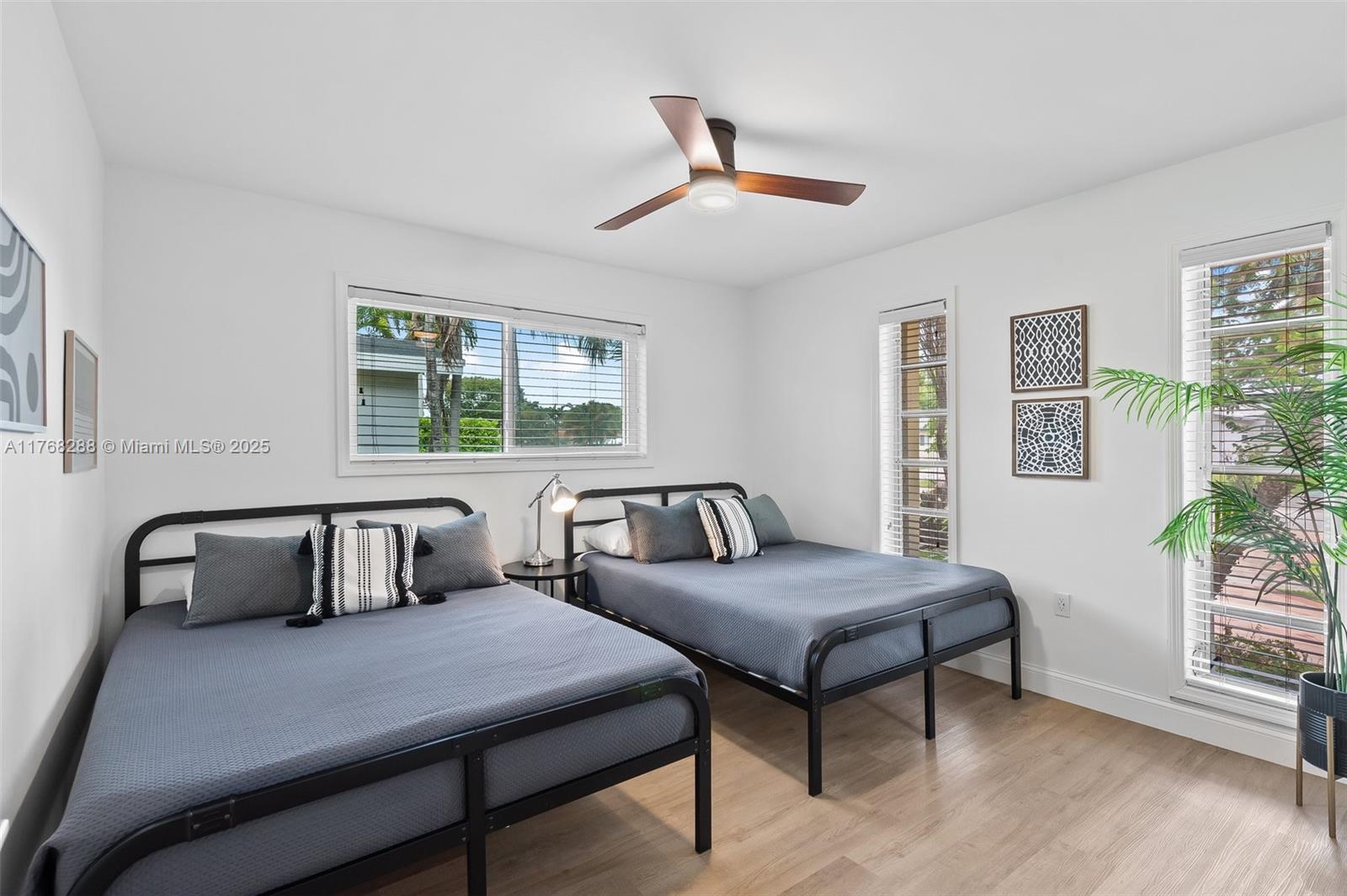 HOLLYWOOD HOMESITES HIGH - Residential