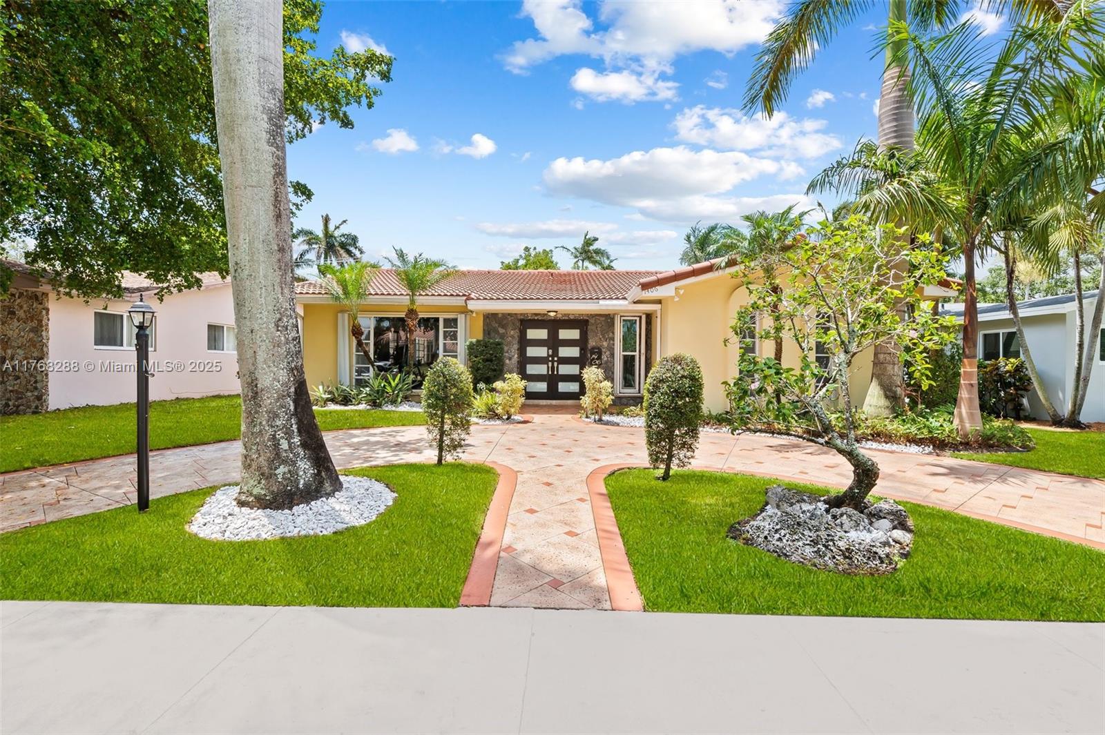HOLLYWOOD HOMESITES HIGH - Residential