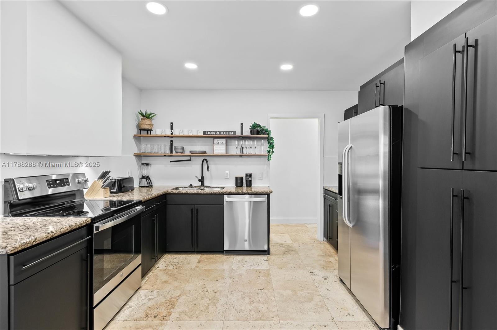 HOLLYWOOD HOMESITES HIGH - Residential