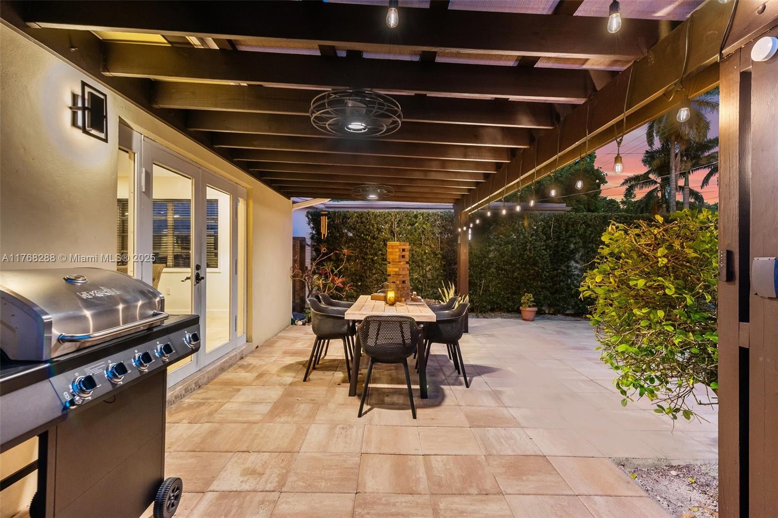 HOLLYWOOD HOMESITES HIGH - Residential