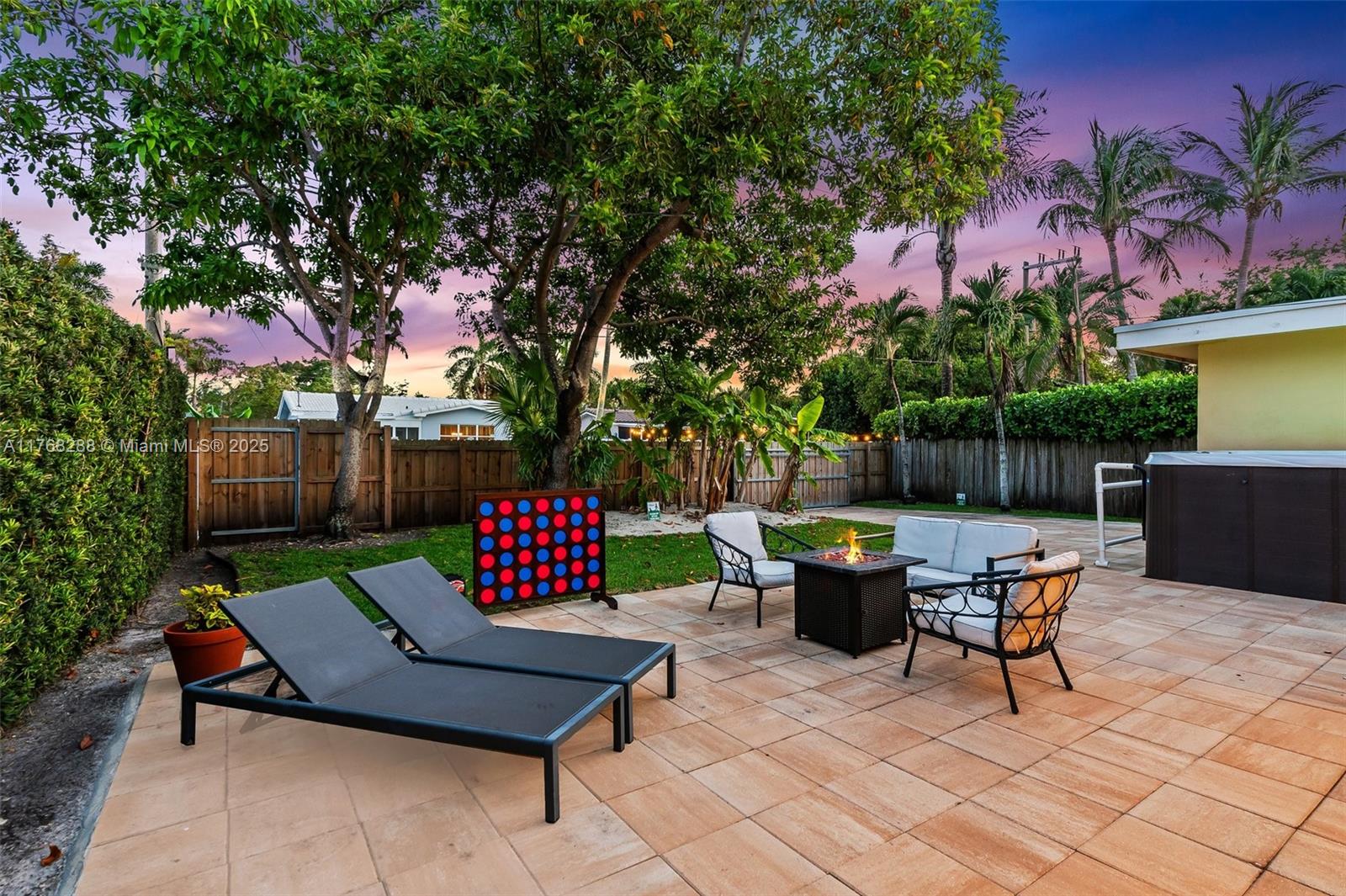 HOLLYWOOD HOMESITES HIGH - Residential
