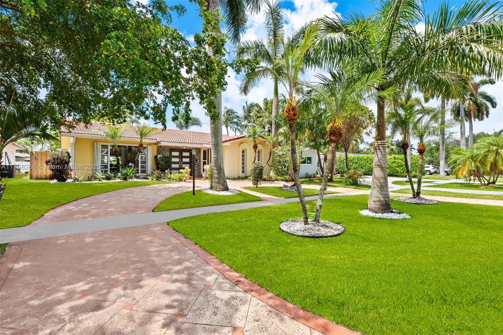 HOLLYWOOD HOMESITES HIGH - Residential
