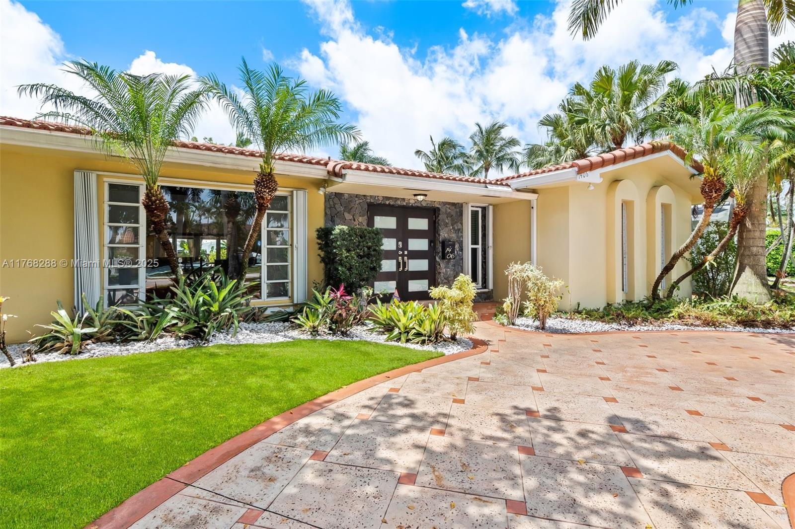 HOLLYWOOD HOMESITES HIGH - Residential