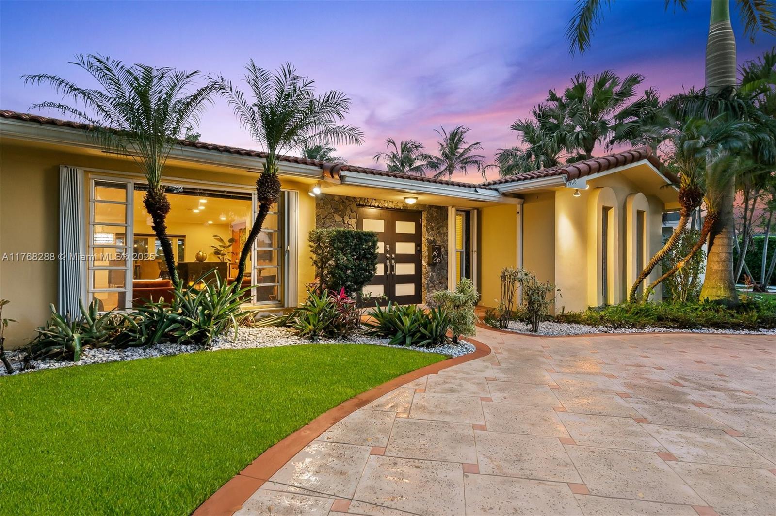 HOLLYWOOD HOMESITES HIGH - Residential