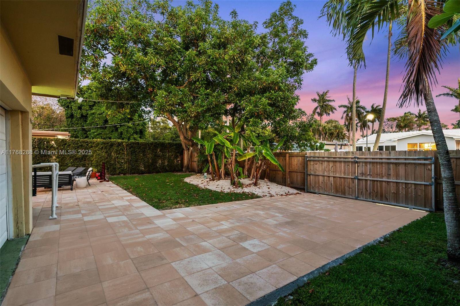 HOLLYWOOD HOMESITES HIGH - Residential
