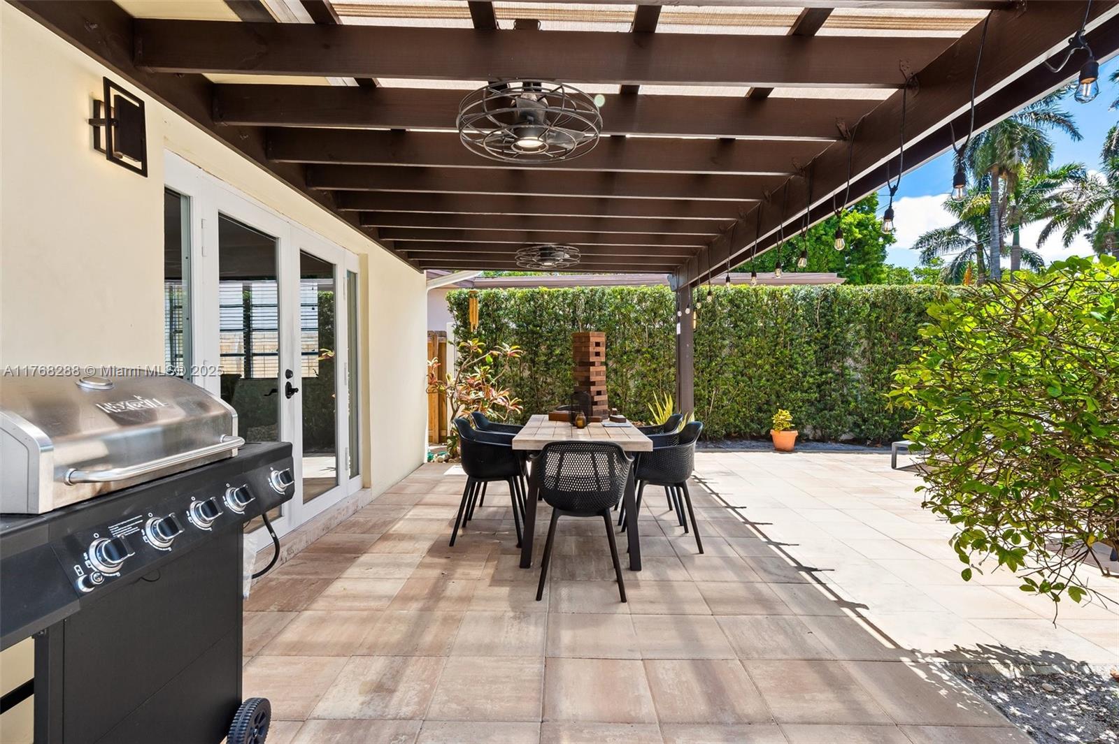 HOLLYWOOD HOMESITES HIGH - Residential