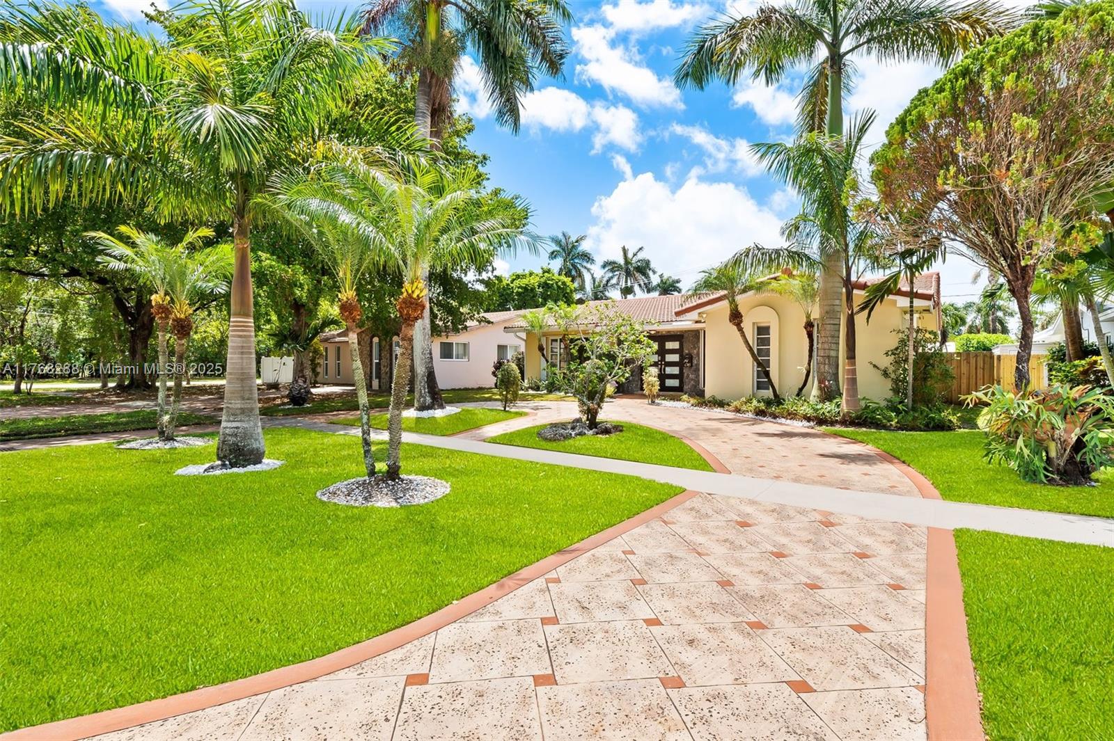 HOLLYWOOD HOMESITES HIGH - Residential