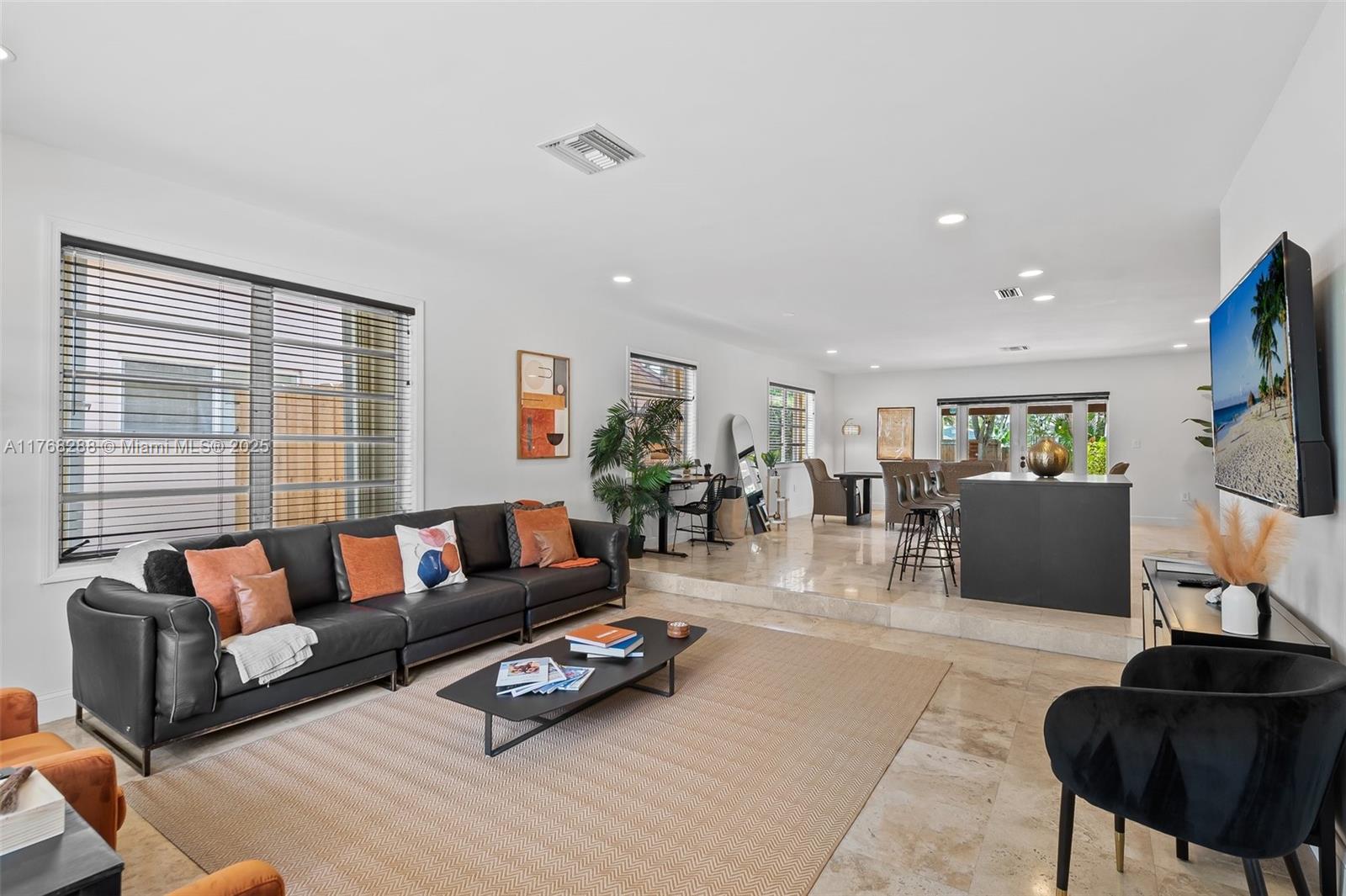 HOLLYWOOD HOMESITES HIGH - Residential