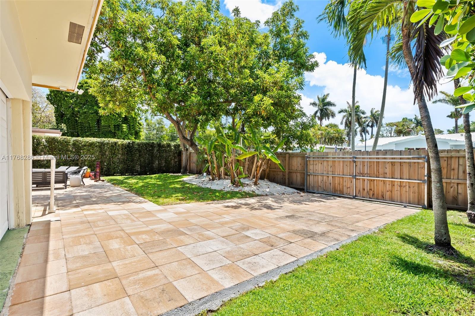 HOLLYWOOD HOMESITES HIGH - Residential
