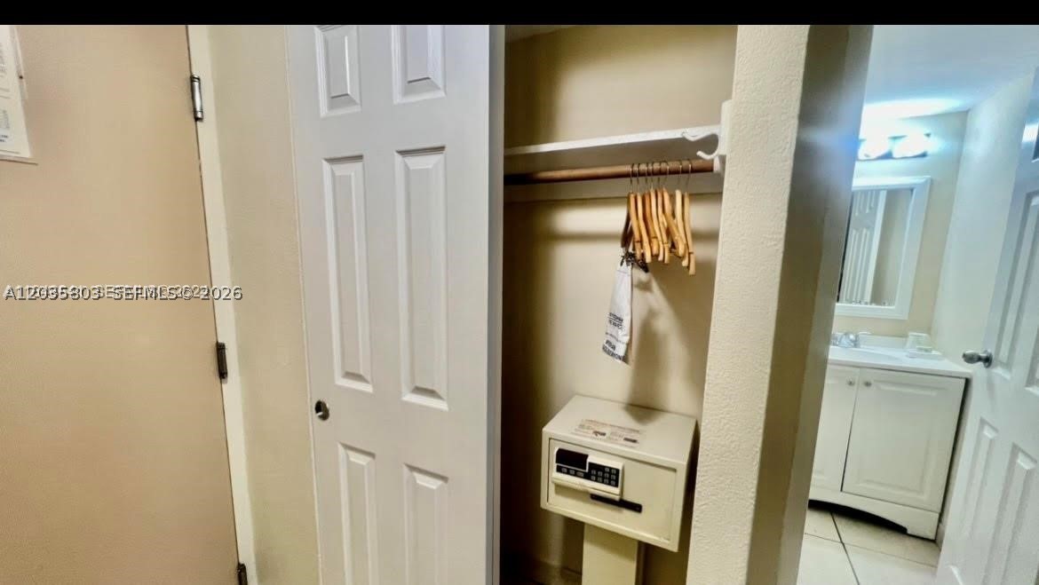THE AVENTURA BEACH CLUB C - Residential
