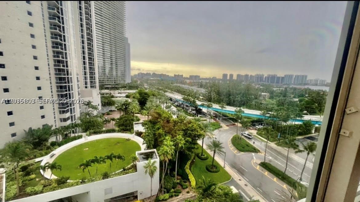 THE AVENTURA BEACH CLUB C - Residential