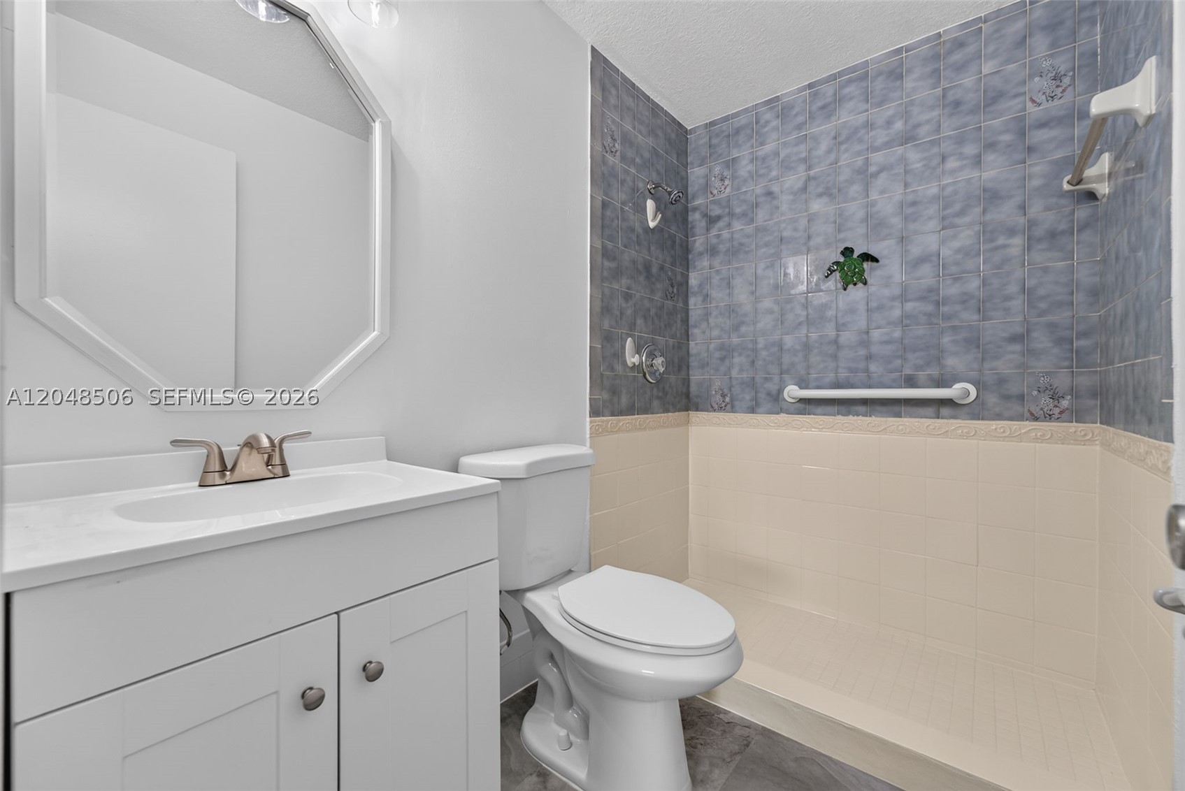 GREENWOOD VILLAS - Residential