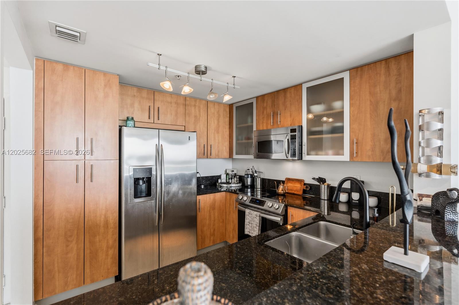 360 CONDO B - Residential
