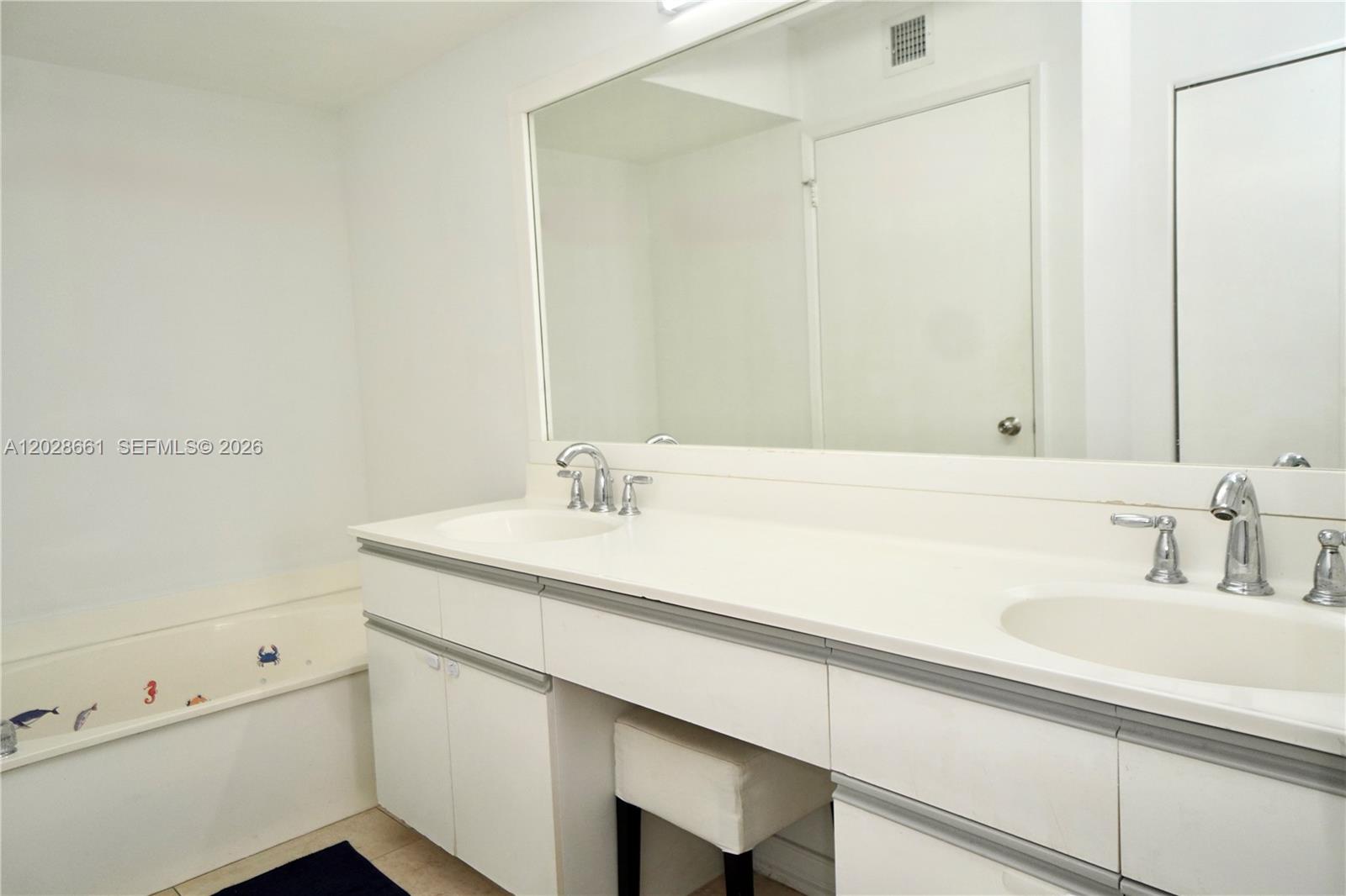 MYSTIC POINTE TOWER 600 C - Residential