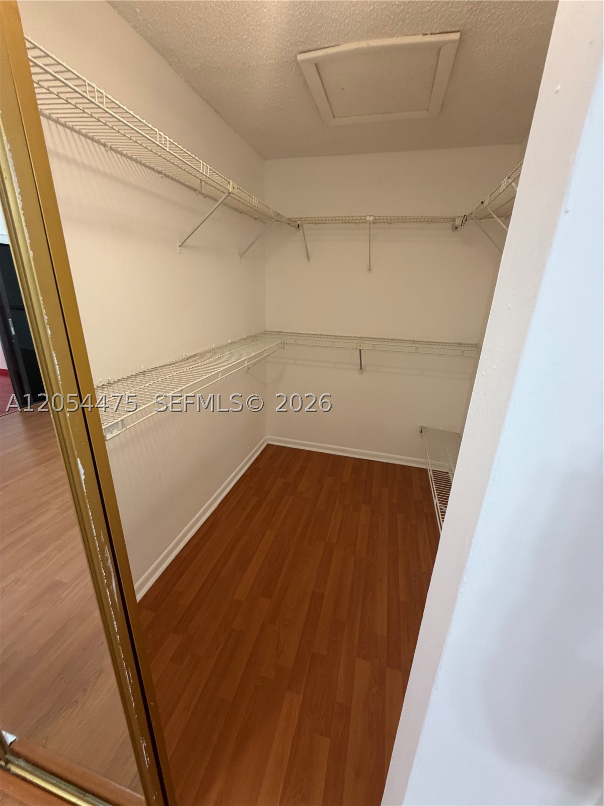 KENDALL TRAILS SUB - Residential Lease