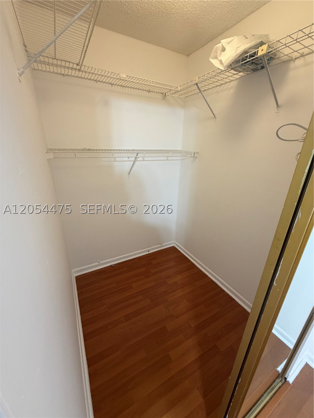 KENDALL TRAILS SUB - Residential Lease