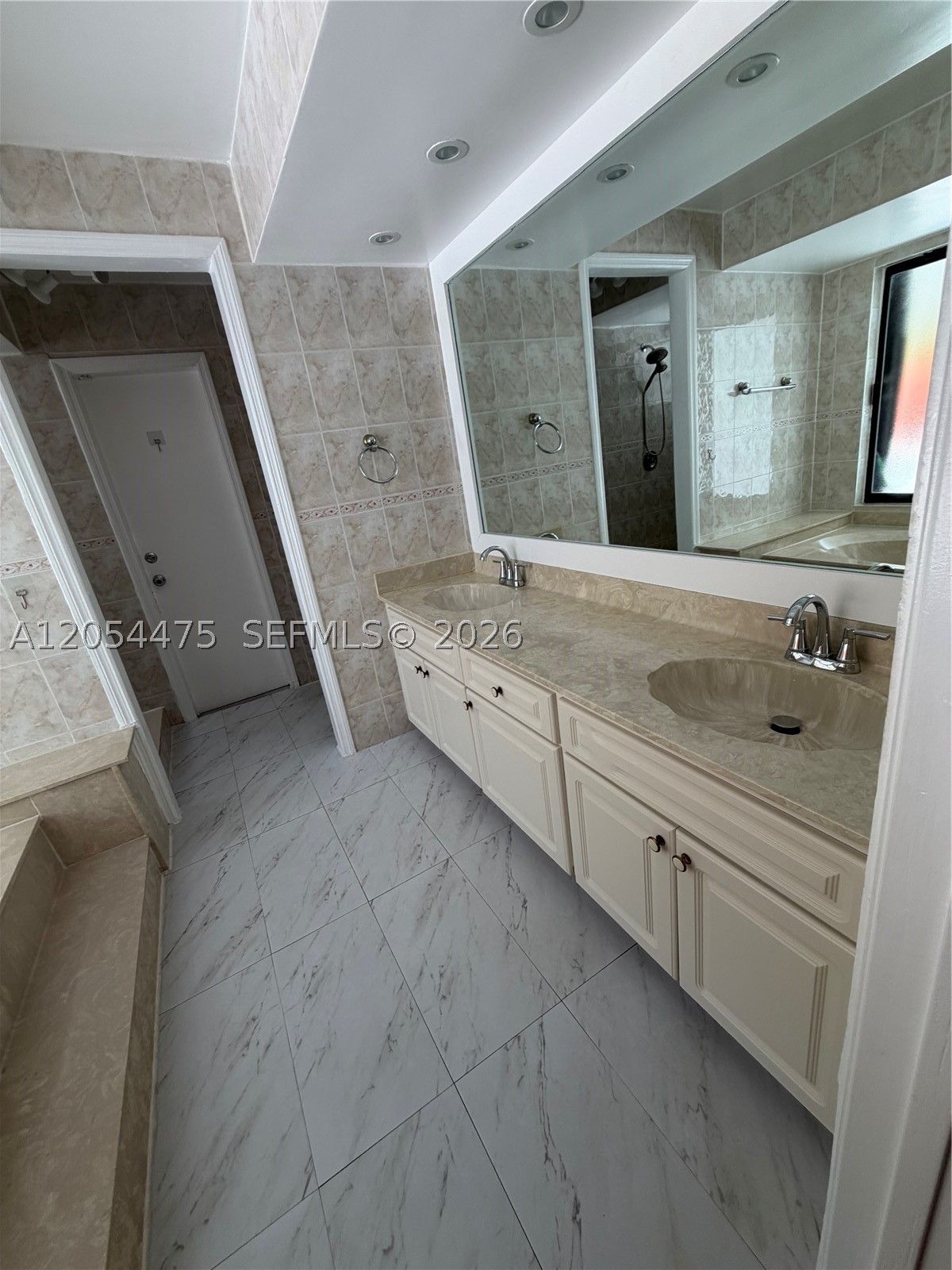 KENDALL TRAILS SUB - Residential Lease