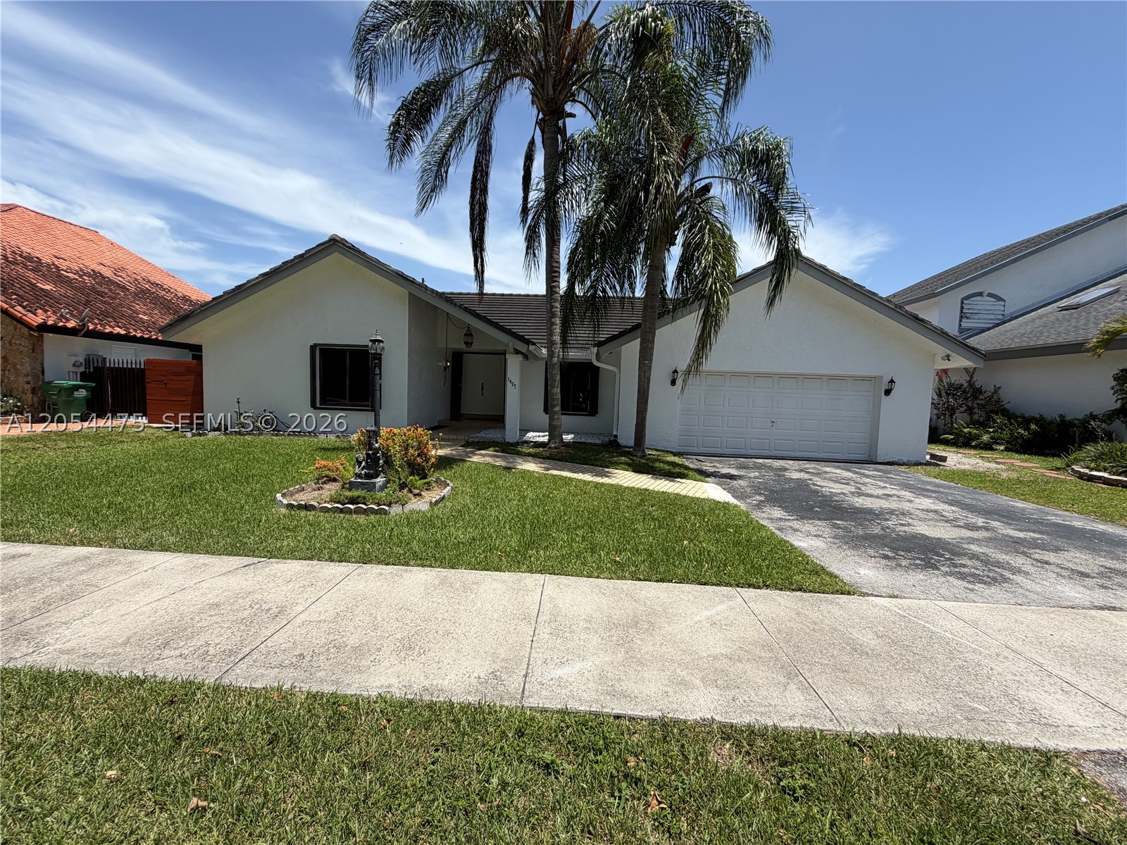 West Kendal Single Family House 4 Bed, 2 Bath, extra room in master and 2 car attached garage. Spacious living areas with vaulted ceilings, open closet space. No Association approval required. Fenced yard with a pool. Very close to Baptist hospital, main highways, elementary, middle and high schools. Renters insurance will be required. Quick Approval Process.