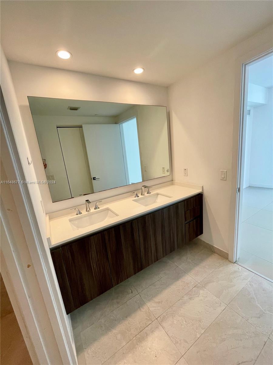 ARIA ON THE BAY CONDO - Residential Lease