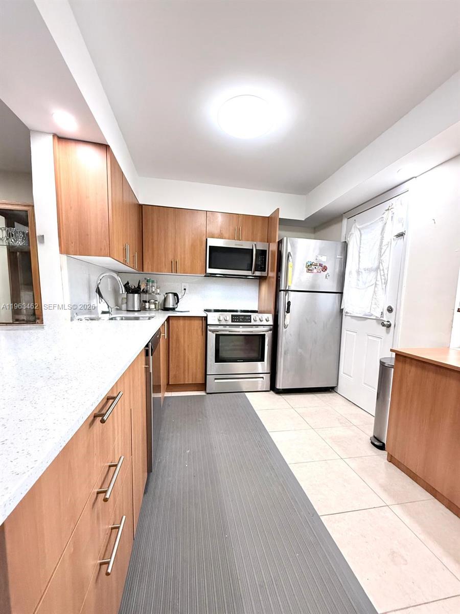 ROLLING GREEN CONDO C - Residential
