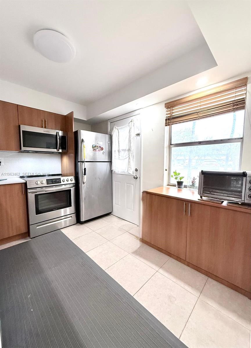ROLLING GREEN CONDO C - Residential