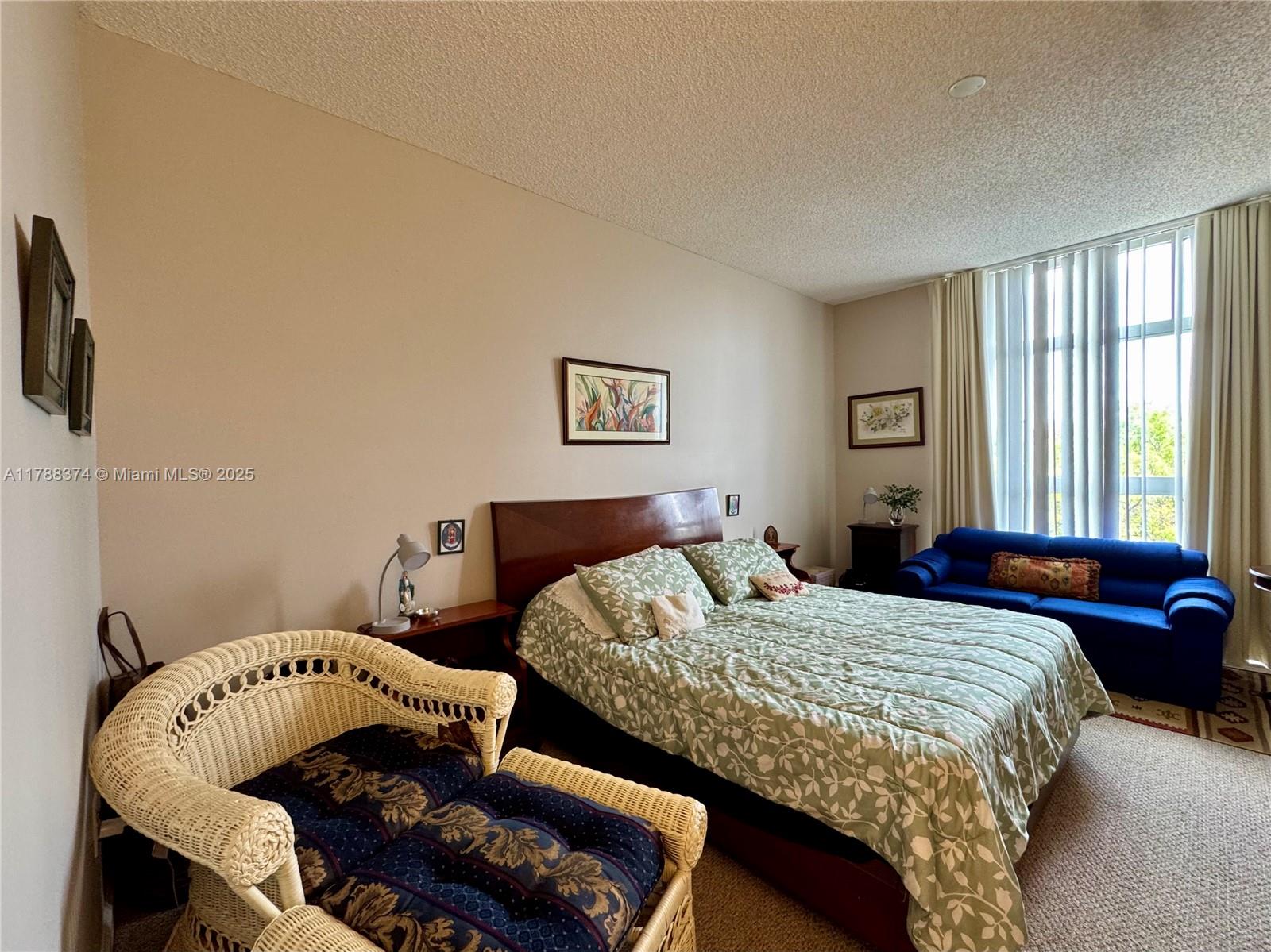 DORAL HOUSE CONDO NO 2 - Residential