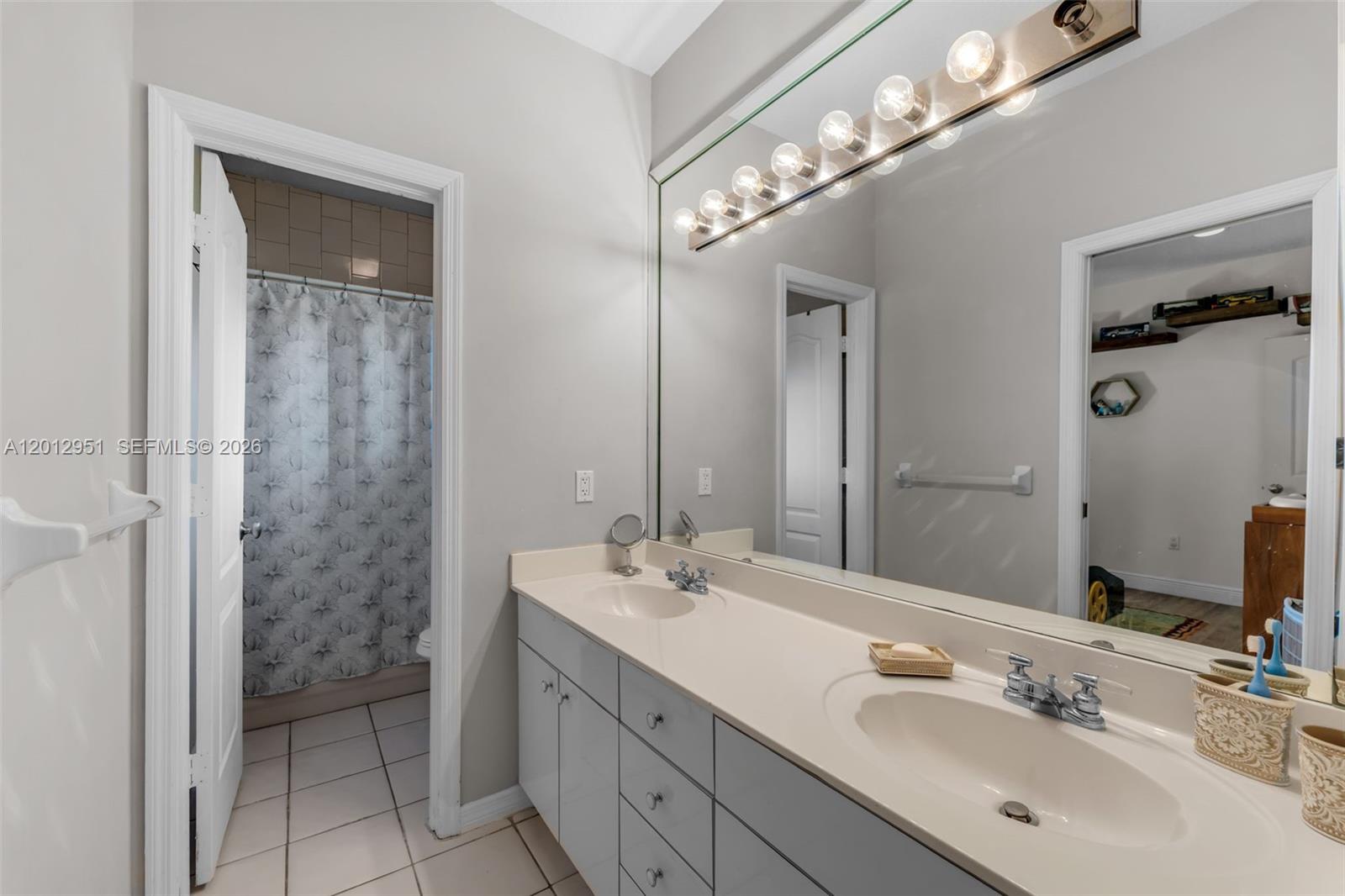 SHARON ESTATES - Residential