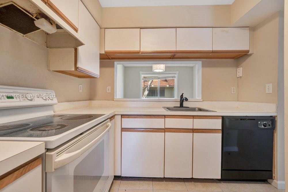COLONNADES CONDO - Residential Lease
